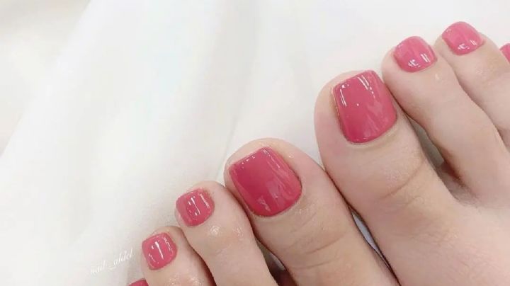 Los 3 diseños de uñas más bonitos y elegantes para tus pies