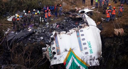 Antes de morir, pasajero transmitió en vivo el accidente de avión en Nepal | Video