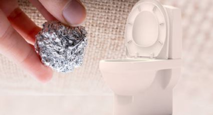 Elimina el sarro de la taza de baño con este truco; sólo necesitas papel aluminio