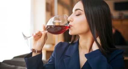 5 errores terribles al tomar vino que te hacen ver con poca clase e inexperto