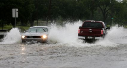 Huracán Beryl llega a Texas y provoca fuertes lluvias y apagones