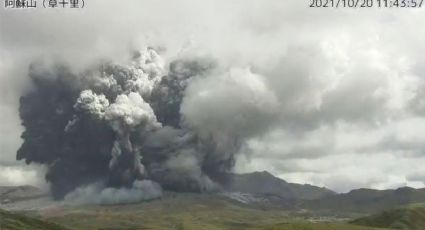 ¡Alerta! Volcán de Japón entra en erupción; es uno de los más activos: VIDEO