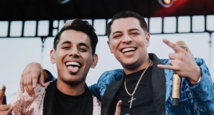 ¡Que vivan los novios! Hermano de Eduin Caz, Jhony, se compromete en pleno concierto de Grupo Firme