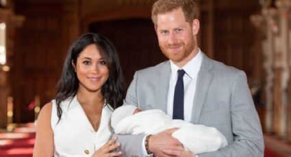 ¿Quién DISCRIMINÓ a Archie? Revelan el nombre del royal que cuestionó el color de piel del bebé de Harry y Meghan