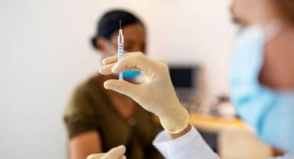 Enfermera que "vacunó" con AIRE a adulto mayor es DENUNCIADA ante la fiscalía