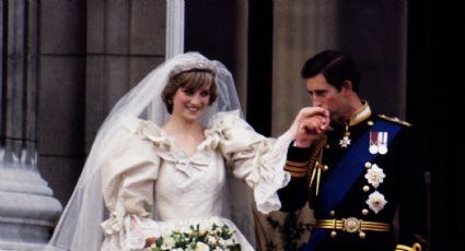 Subastan trozo de pastel de bodas de Lady Di: FOTO