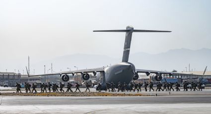 Joe Biden revela que EU tiene 6 mil combatientes en el aeropuerto de Kabul