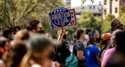 Juez ordena a Texas suspender nueva ley que prohíbe la mayoría de los abortos