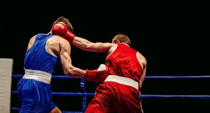 ¡Pelea dudosa! Boxeador noquea a su rival con ganchos al aire: VIDEO