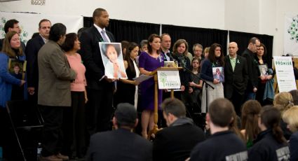 Sandy Hook: primera vez que un fabricante de armas indemniza a familiares de víctimas por tiroteo