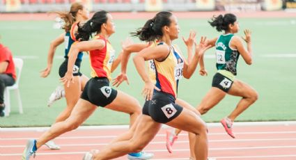 ¡Les dio chance! Atleta pierde su tenis en plena carrera, vuelve por él y gana el primer lugar: VIDEO