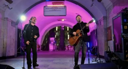 Bono y The Edge ofrecen inesperado concierto en el metro de Kiev: VIDEO