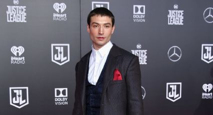 ¿Enloqueció? Captan a Ezra Miller con armas de fuego y chaleco antibalas en plena calle